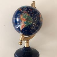 Mappamondo di pietre semipreziose