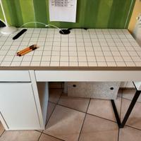 Scrivania con sedia