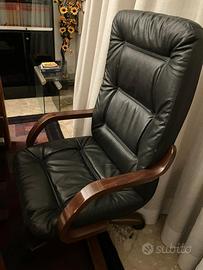 Poltrona similpelle nera