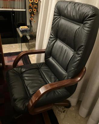 Poltrona similpelle nera