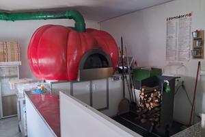 Pizzeria locale con possibilità di ristorazione