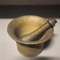 Mortaio vintage antico con pestello in bronzo