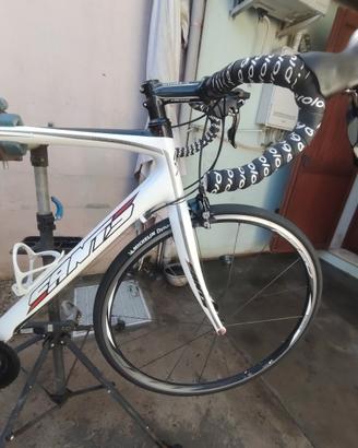 bici da strada in carbonio 