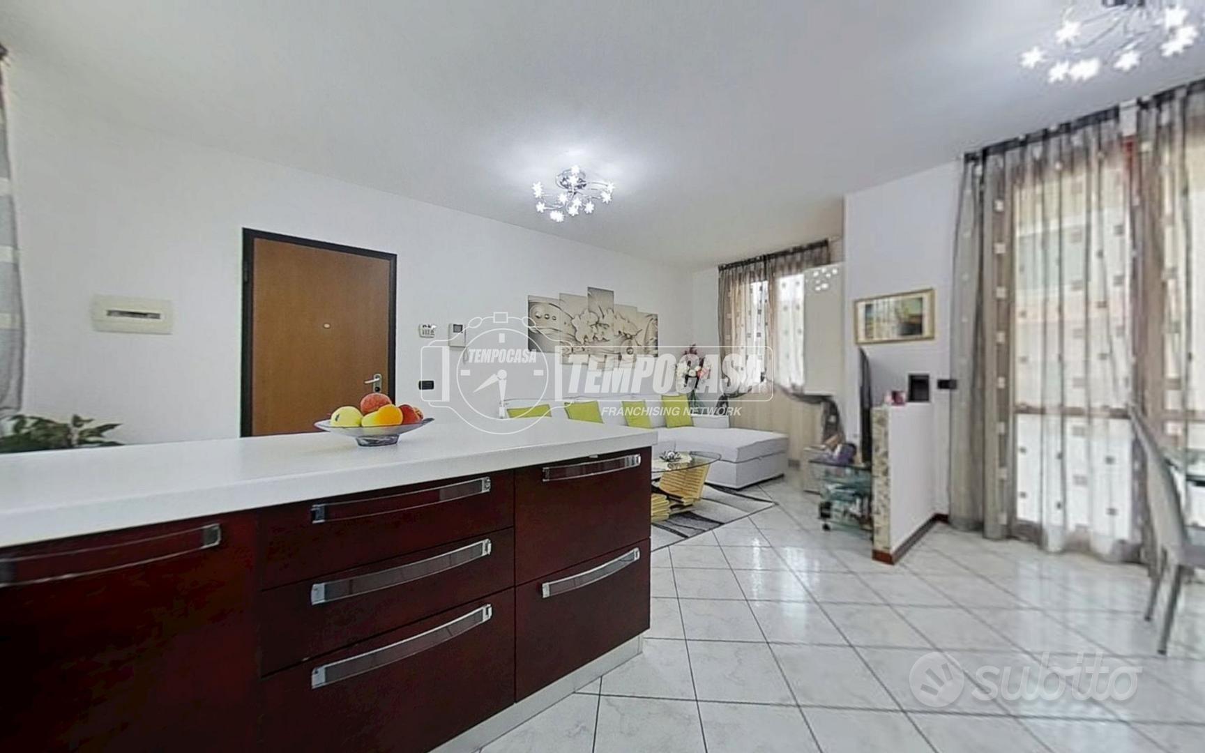 AMPIO TRILOCALE CON TERRAZZO, BOX E CANTINA! - Vista 2