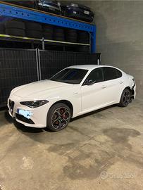 Giulia veloce incidentata