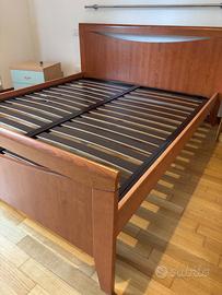 Letto matrimoniale in legno con rete