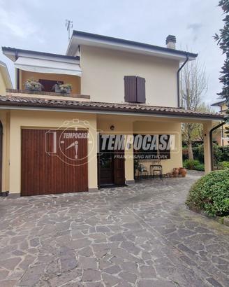 Casa indipendente libera su quattro lati - Casinal
