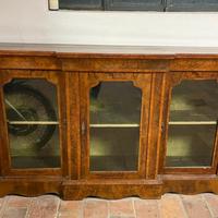 Mobile vetrina a tre ante in radica