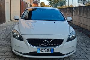 VOLVO V40 D2