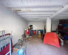 MAGAZZINO A GENOVA