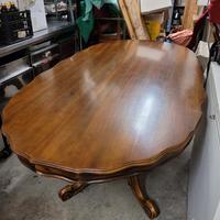 tavolo e sedie in legno