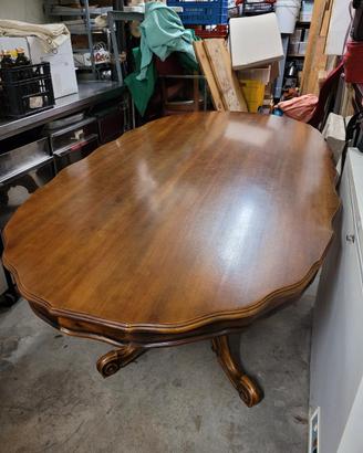 tavolo e sedie in legno