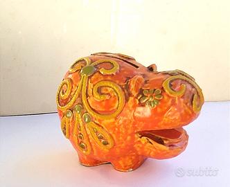 Salvadanaio anni '60, a forma di ippopotamo