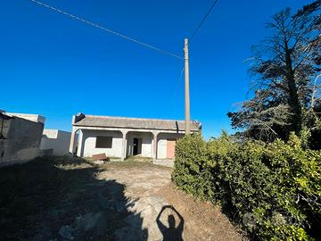 Terreno e rustico di civile abitazione