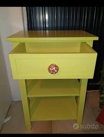 mobiletto comodino 