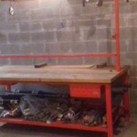 Tavolo grande dimensione, robusta struttura 