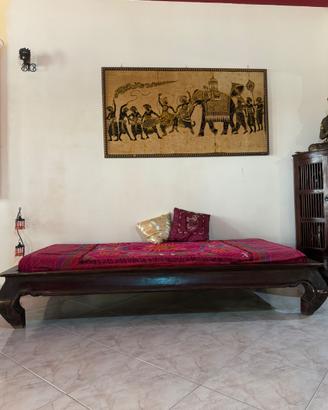 Letto singolo  in legno massiccio scuro