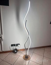 Lampada da terra tintrecciata