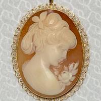 Spilla a ciondolo Cammeo in oro giallo 750