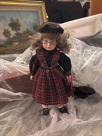 Bambola in porcellana anni 90