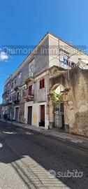 Casa semindipendente con garage a Giarre centro