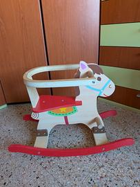 cavallo a dondolo in legno