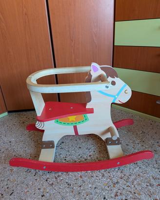 cavallo a dondolo in legno