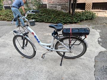 bicicletta  pedalata  assistita 