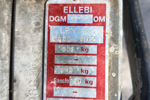 Barca con motore e carrello