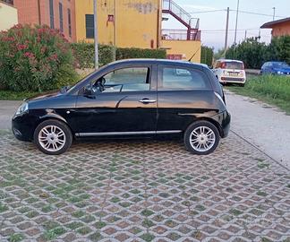 Lancia ypsilon 1.2 benzina anno 2012