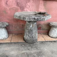 Tavolo e sgabelli in cemento