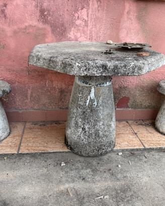 Tavolo e sgabelli in cemento