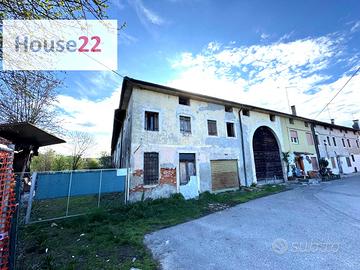 PORZIONE DI UN RUSTICO DA RISTRUTTURARE IN ZONA RI