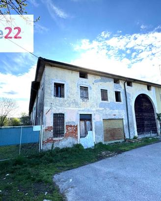 PORZIONE DI UN RUSTICO DA RISTRUTTURARE IN ZONA RI