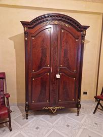 Armadio in noce due ante stile provenzale