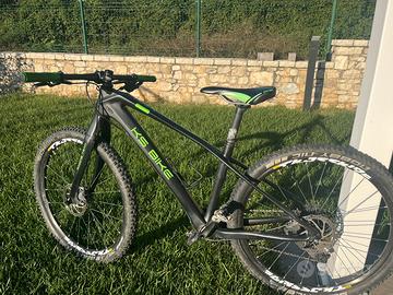 Mountain bike taglia 26 in carbonio