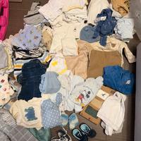 Lotto  vestiti neonato da zero a sei mesi