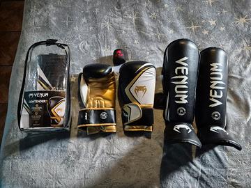 Guanti da Boxe + Parastinchi da Boxe + Fasce