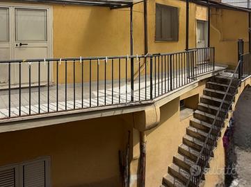 CASA SEMINDIPENDENTE A ANGRI