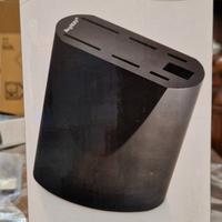 Ceppo in legno nero con 7 coltelli e affilatoio