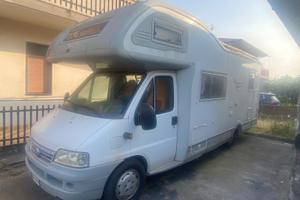 Camper arca 715 glt mansardato con portamoto