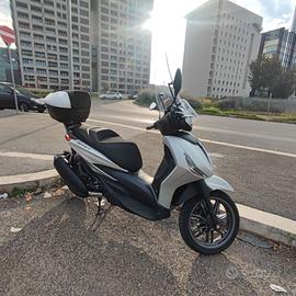 Piaggio Beverly 300 HPE S ABS ASR 2024 + Accessori