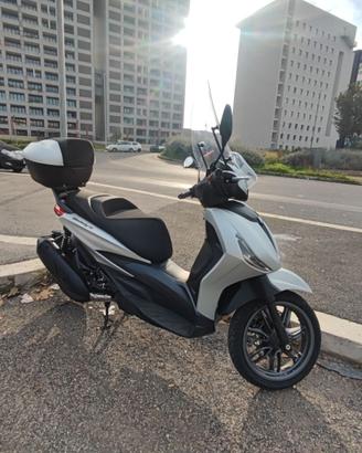 Piaggio Beverly 300 HPE S ABS ASR 2024 + Accessori