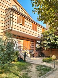 Via Marzabotto, Ampia Villa rif. D228