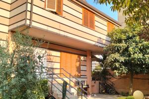 Via Marzabotto, Ampia Villa rif. D228