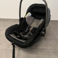 Nuna Arra con base isofix, riduttore e copertina