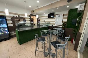 Pizzeria - Rosticceria completa di tutto. 