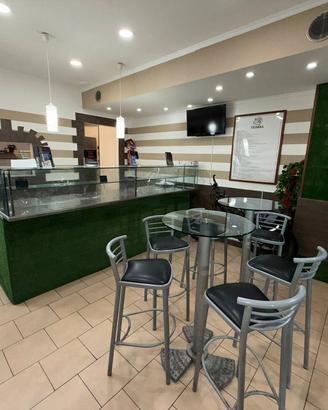 Pizzeria - Rosticceria completa di tutto. 