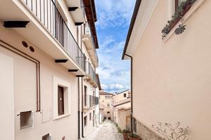 2 LOCALI A L'AQUILA
