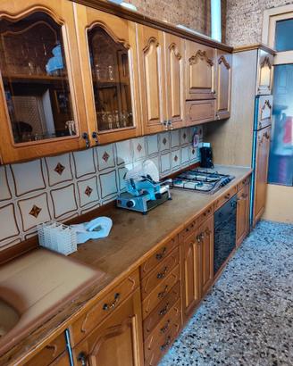 Cucina in legno massiccio di rovere completa
